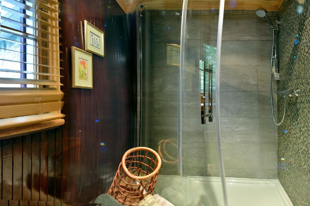 A bathroom at Auberge À La Chouenne