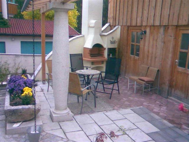 Patio alebo iná vonkajšia časť ubytovania Gästehäuser Anni Ehrndorfer
