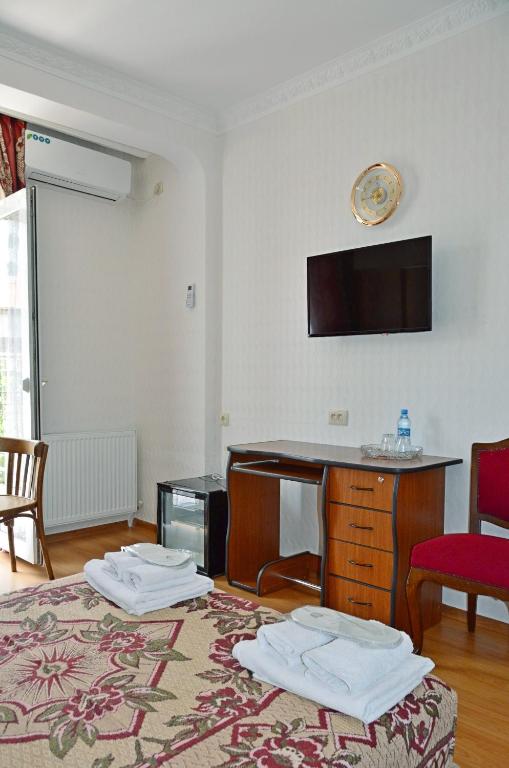 TV a/nebo společenská místnost v ubytování Boutique Hotel Eco-House Tbilisi