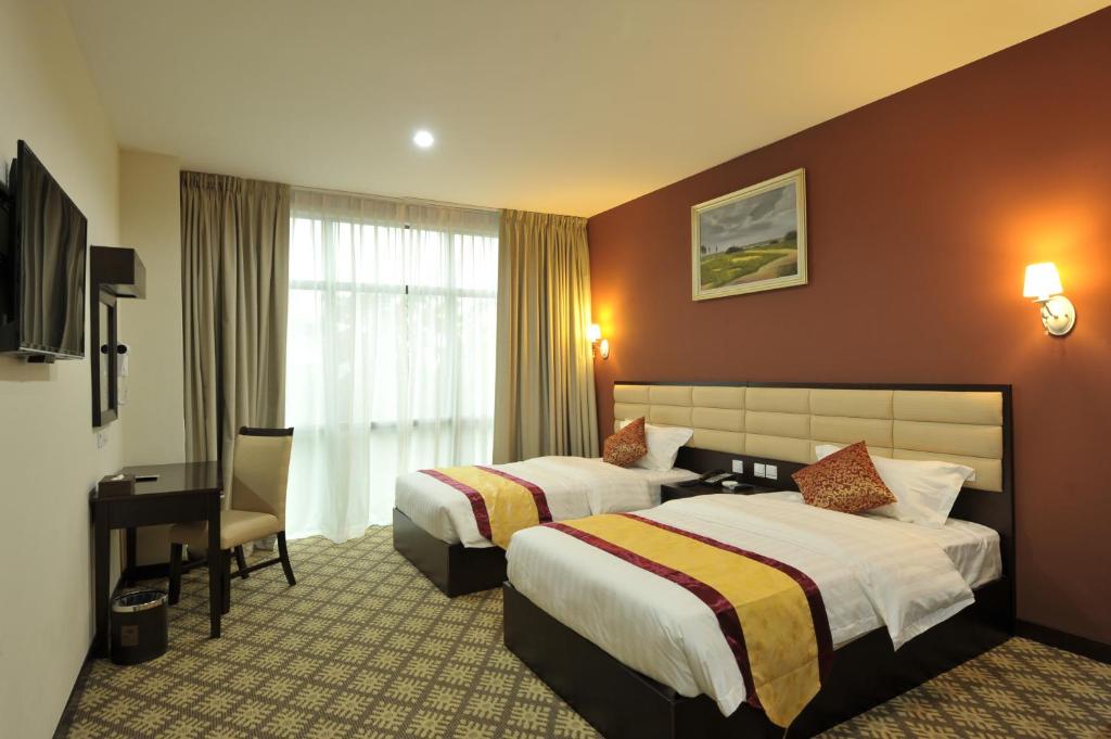 Postel nebo postele na pokoji v ubytování Hallmark Regency Hotel - Johor Bahru