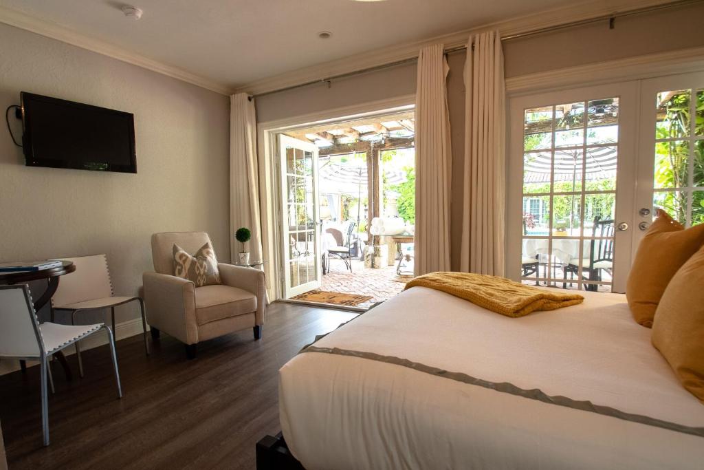 Hotel Escalante photo