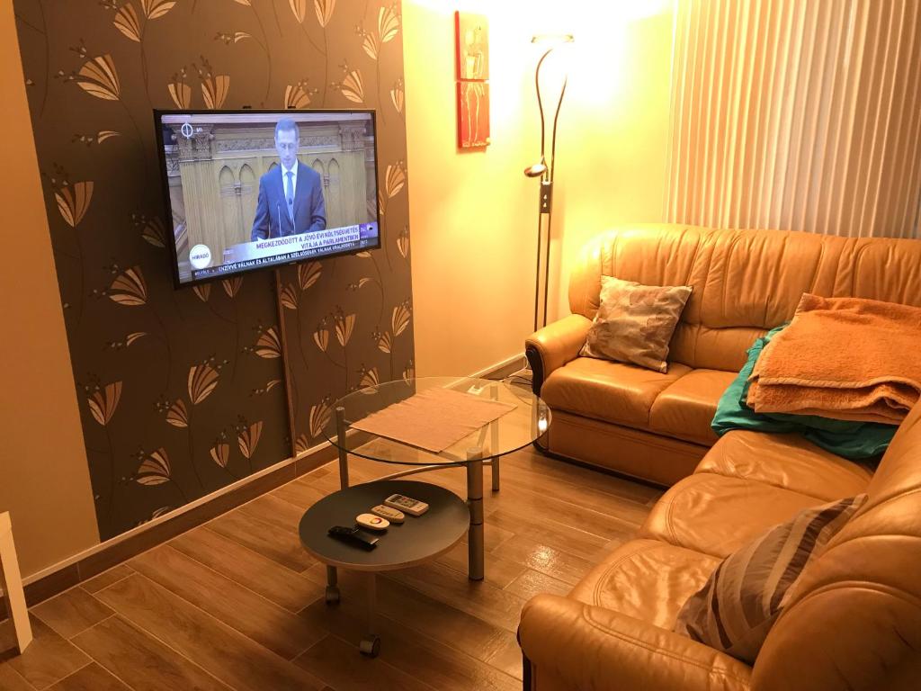 Televízia a/alebo spoločenská miestnosť v ubytovaní Tommy Apartman 2.0