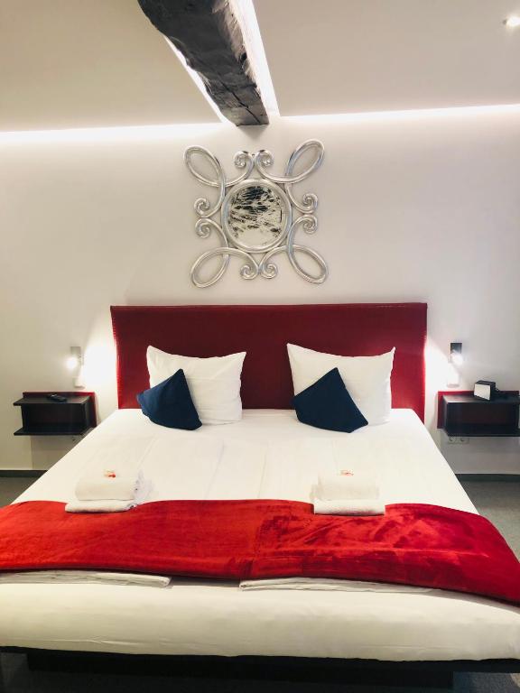 Postel nebo postele na pokoji v ubytování Hotel am Schloss