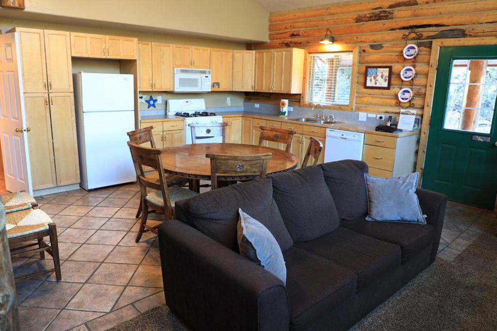 Zion Ponderosa Ranch Resort - 