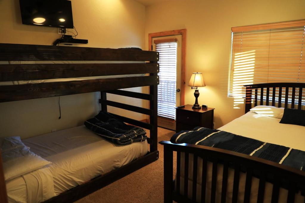Zion Ponderosa Ranch Resort - 