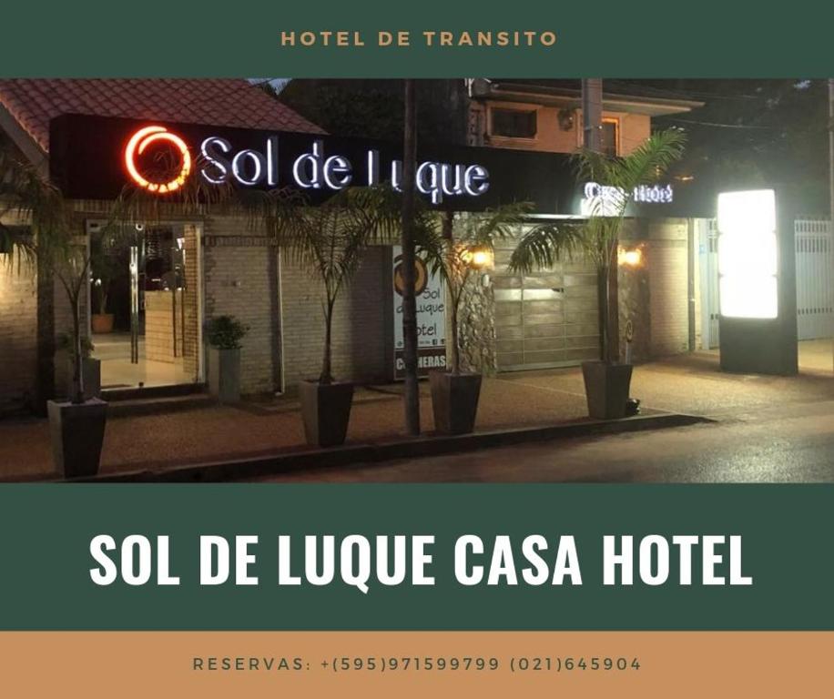 un cartel para un hotel en una calle por la noche en Sol de Luque Casa-hotel, en Luque