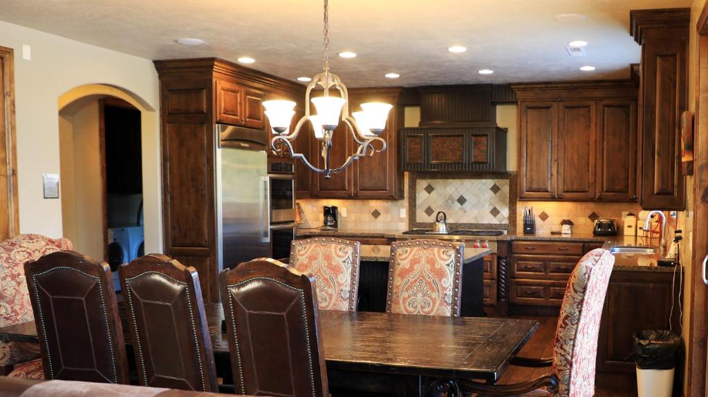 Zion Ponderosa Ranch Resort - 