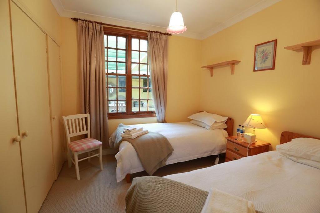 سرير أو أسرّة في غرفة في Eling Forest Winery