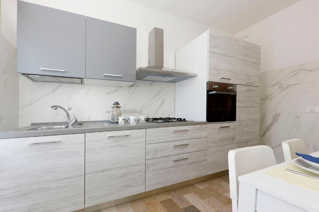 A kitchen or kitchenette at Appartamenti Lino