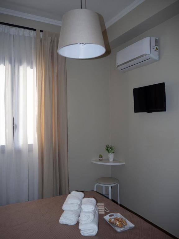 Televiisor ja/või meelelahutuskeskus majutusasutuses Viaggio in Sicilia B&B