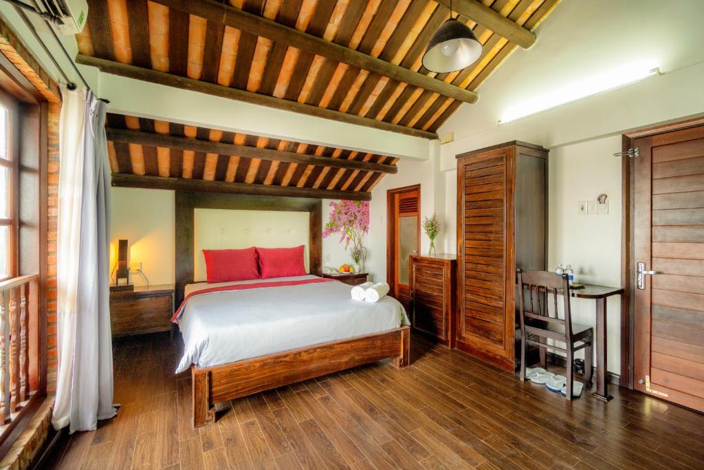 Llit o llits en una habitació de Calm House Hotel Hoi An 1