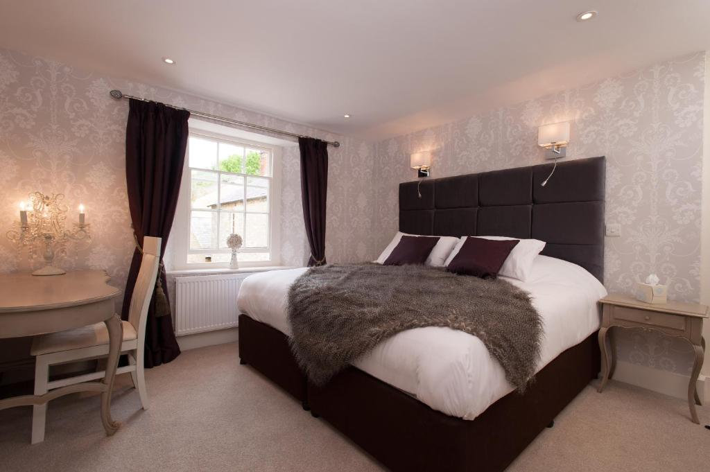 The Wychwood Inn - Deluxe King Room