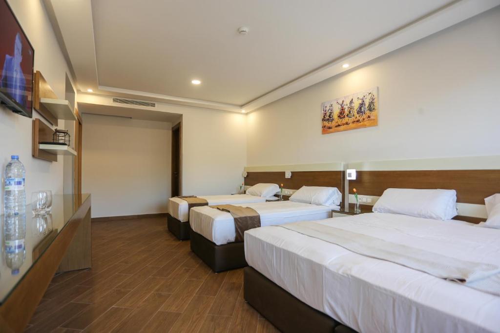Postel nebo postele na pokoji v ubytování HOTEL MAKARIM TETOUAN