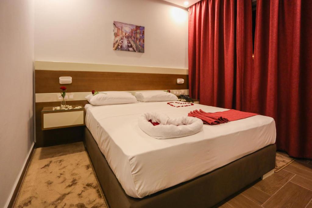Postel nebo postele na pokoji v ubytování HOTEL MAKARIM TETOUAN