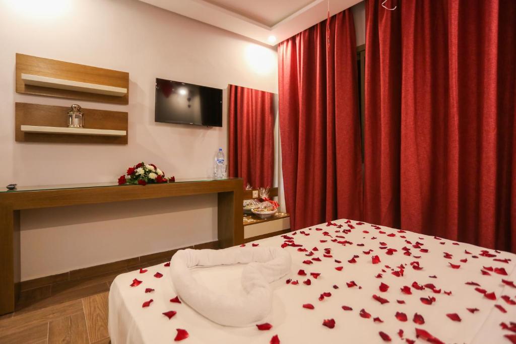 Postel nebo postele na pokoji v ubytování HOTEL MAKARIM TETOUAN