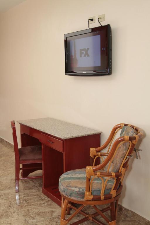 TV a/nebo společenská místnost v ubytování Hotel Alcala