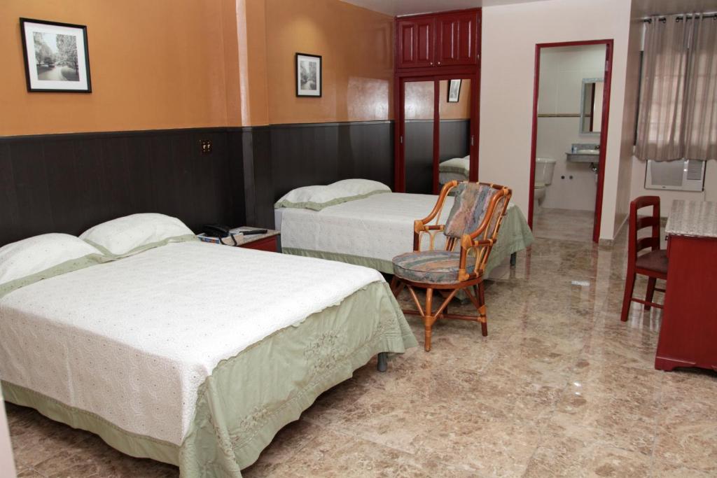 Postel nebo postele na pokoji v ubytování Hotel Alcala