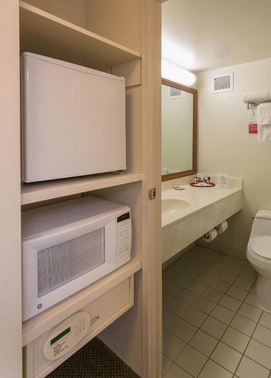 Ramada Plaza by Wyndham Waikiki - 2 Double Beds With Balcony, Non-Smoking