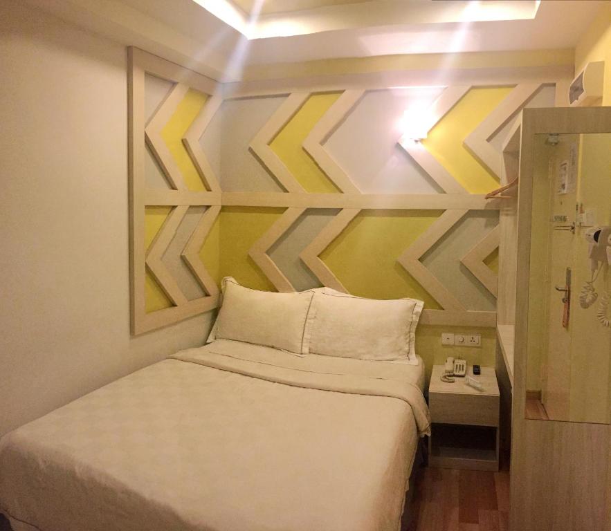 Postel nebo postele na pokoji v ubytování Sunshine Inn Plus