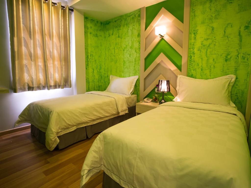 Postel nebo postele na pokoji v ubytování Sunshine Inn Plus