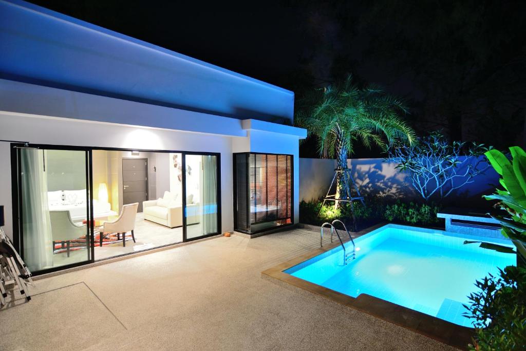 Bazén v ubytování Pumeria Resort Phuket - SHA Plus nebo v jeho okolí