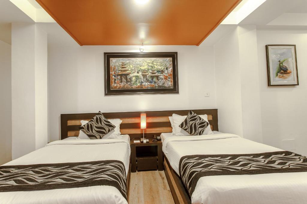 Postel nebo postele na pokoji v ubytování Hotel Shreesu