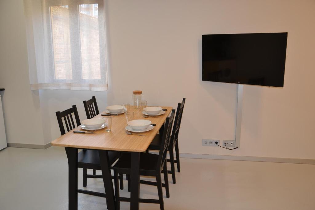 Televízia a/alebo spoločenská miestnosť v ubytovaní Apartamentos Mk77 León- San Isidoro