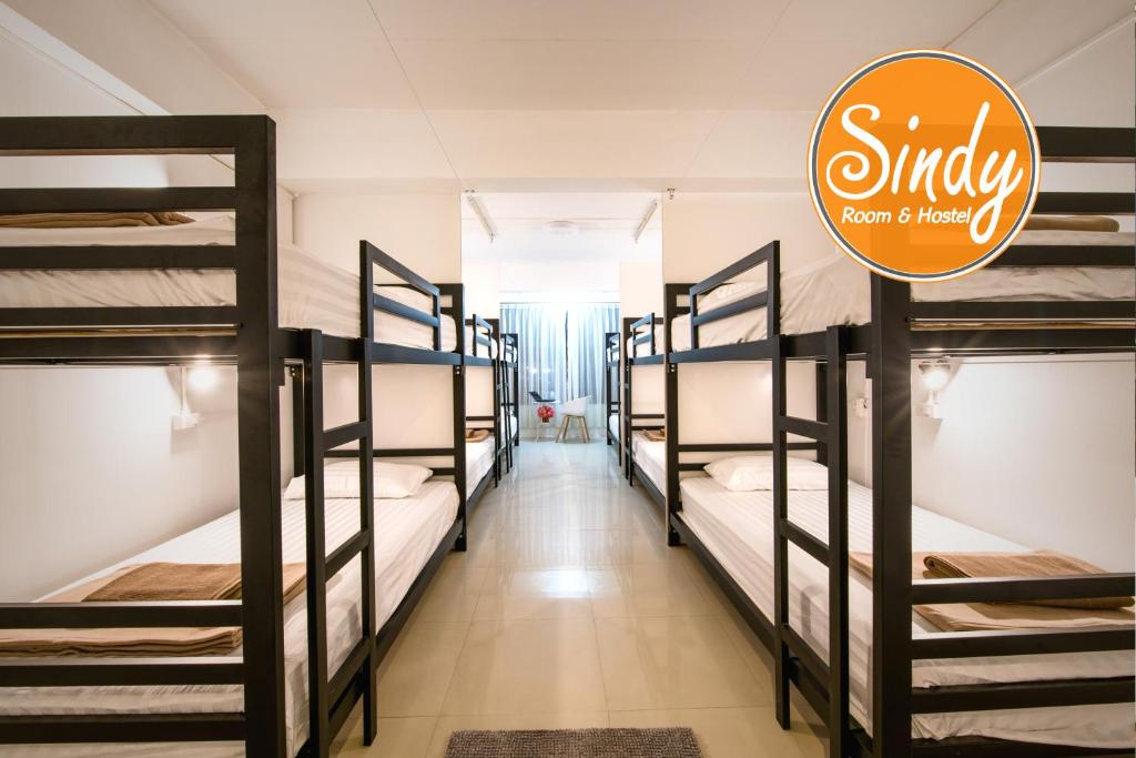 Postel nebo postele na pokoji v ubytování Sindy's Hostel