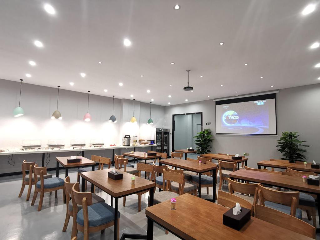 Restaurace v ubytování Zhongshan Bafei Hotel
