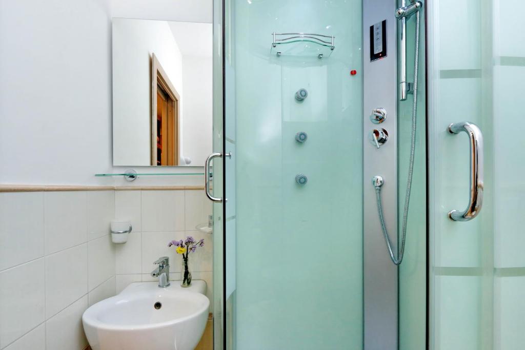 Un baño de Gialli Vatican Guesthouse