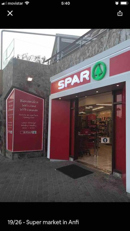 Supermarket nebo jiné obchody v  apartmánu nebo okolí