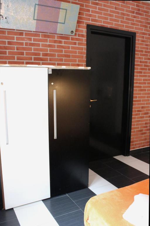 Kuchyň nebo kuchyňský kout v ubytování NEW GENERATION HOSTEL Milan center