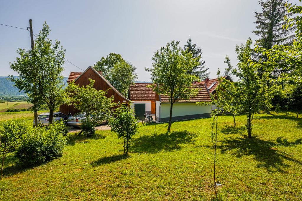 Zahrada ubytování Beautiful cottage with heated pool for 22 ppl