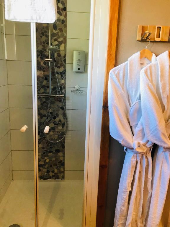 Koupelna v ubytování Logis Hôtel Les Ancolies