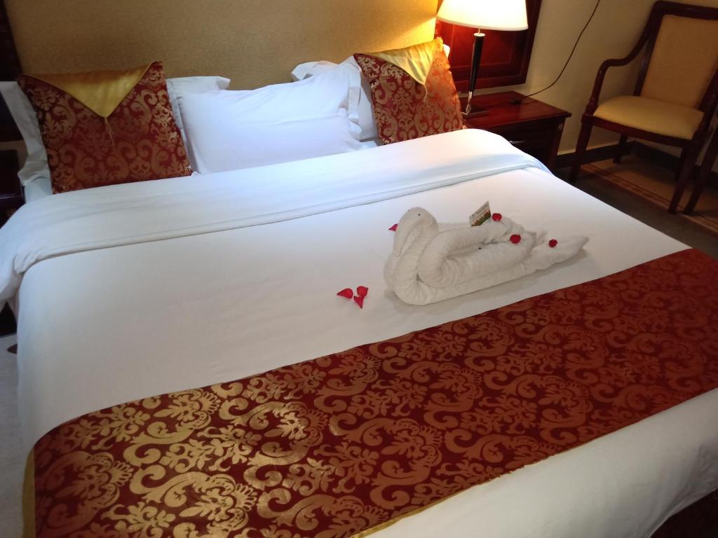 Postel nebo postele na pokoji v ubytování Falcon Heights Hotel