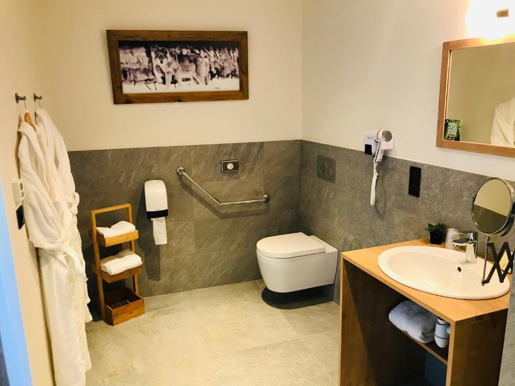Koupelna v ubytování Logis Hôtel Les Ancolies