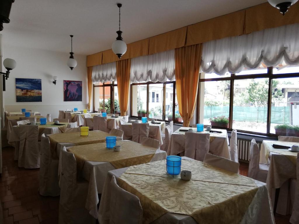 Restaurace v ubytování Hotel 2000
