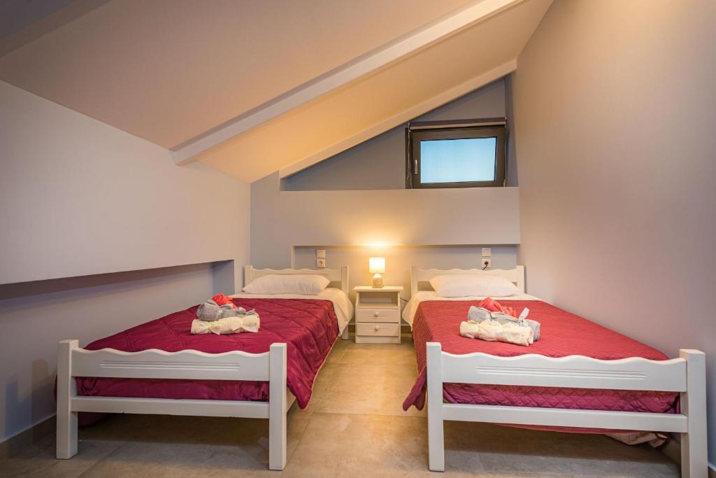 Postel nebo postele na pokoji v ubytování Vizantida Maisonette, By TK Property Management