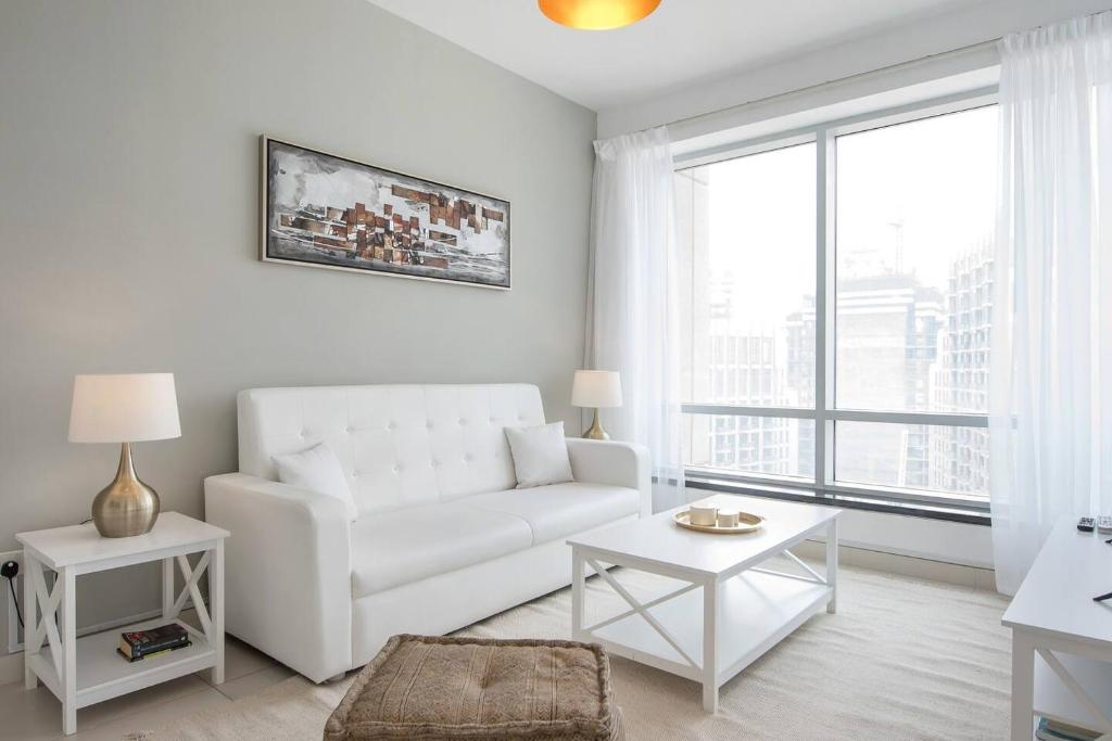 Loft Central Stylish 2br Near Burj Khalifa Downtown Dubai Dubai Tarifs 2021 [ 683 x 1024 Pixel ]