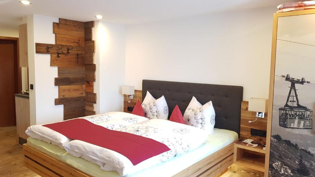 Postel nebo postele na pokoji v ubytování Haus Alpenglück