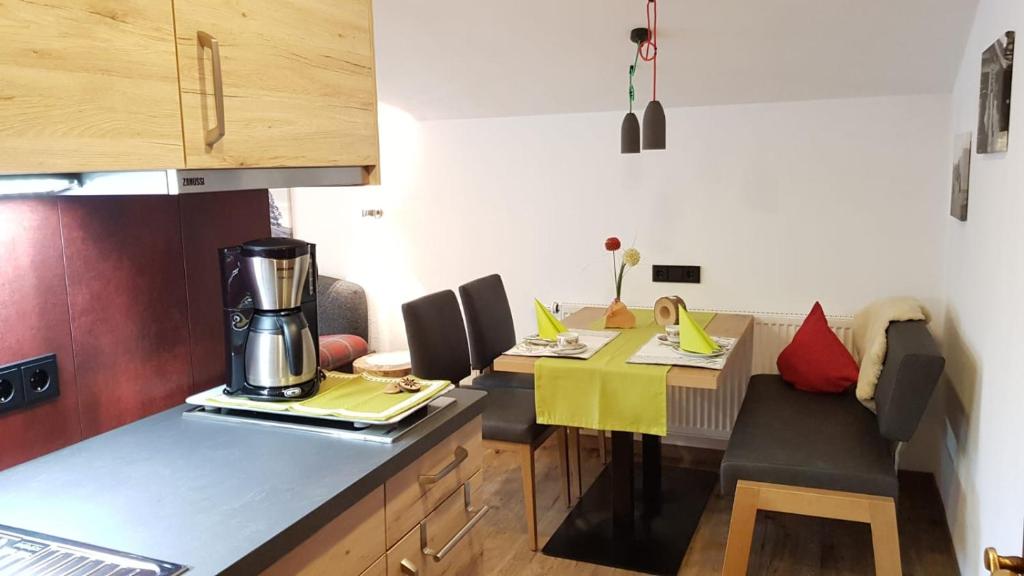 Kuchyň nebo kuchyňský kout v ubytování Haus Alpenglück