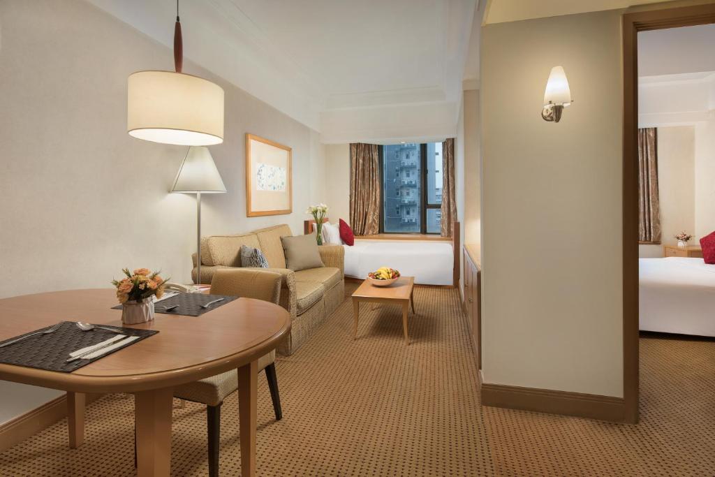 Ένα ή περισσότερα κρεβάτια σε δωμάτιο στο Ramada Hong Kong Grand View