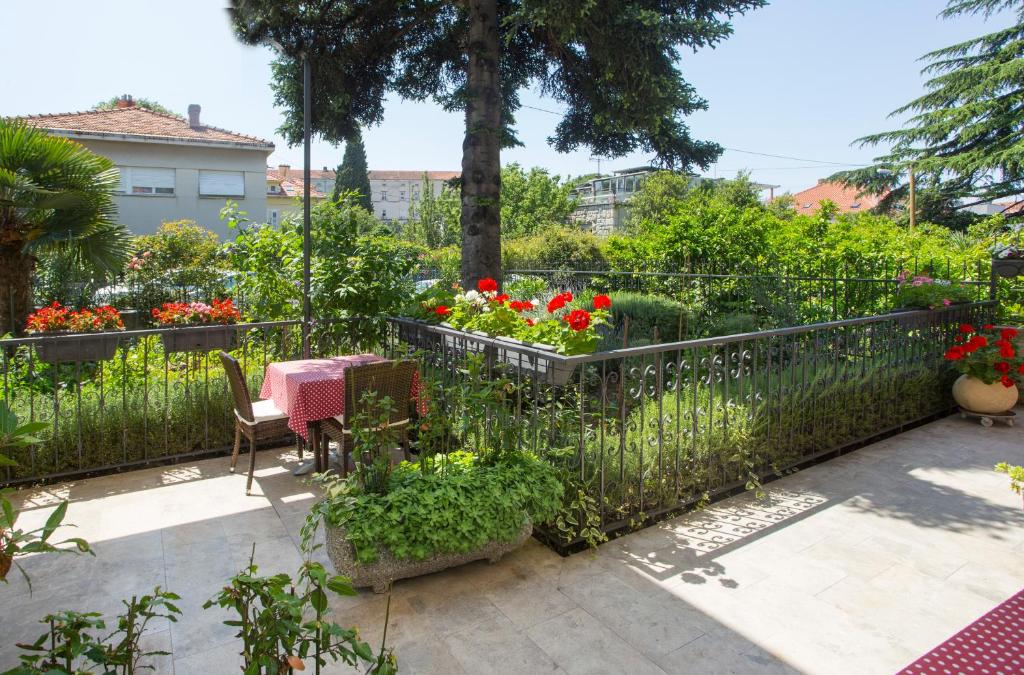 Vonkajšia záhrada v ubytovaní Apartments Ursic