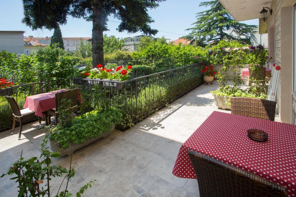 Vonkajšia záhrada v ubytovaní Apartments Ursic