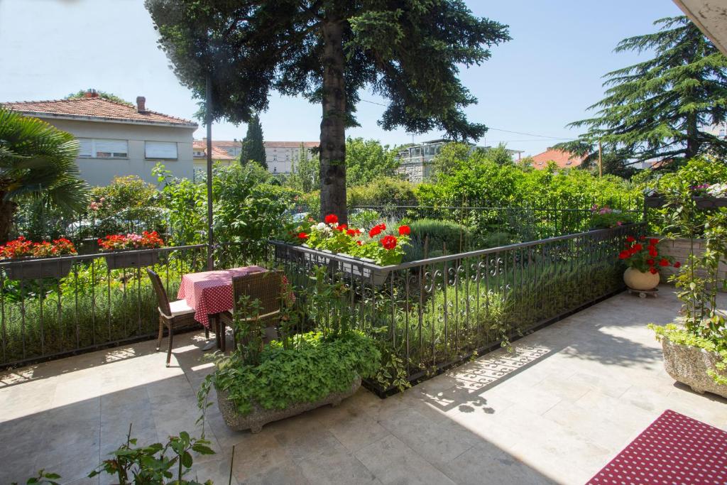 Vonkajšia záhrada v ubytovaní Apartments Ursic