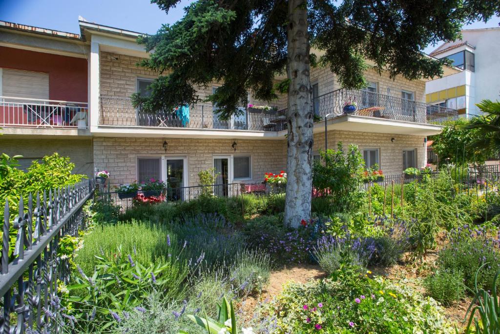 Vonkajšia záhrada v ubytovaní Apartments Ursic