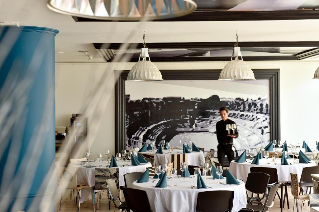 Restaurace v ubytování Hôtel Arles Plaza
