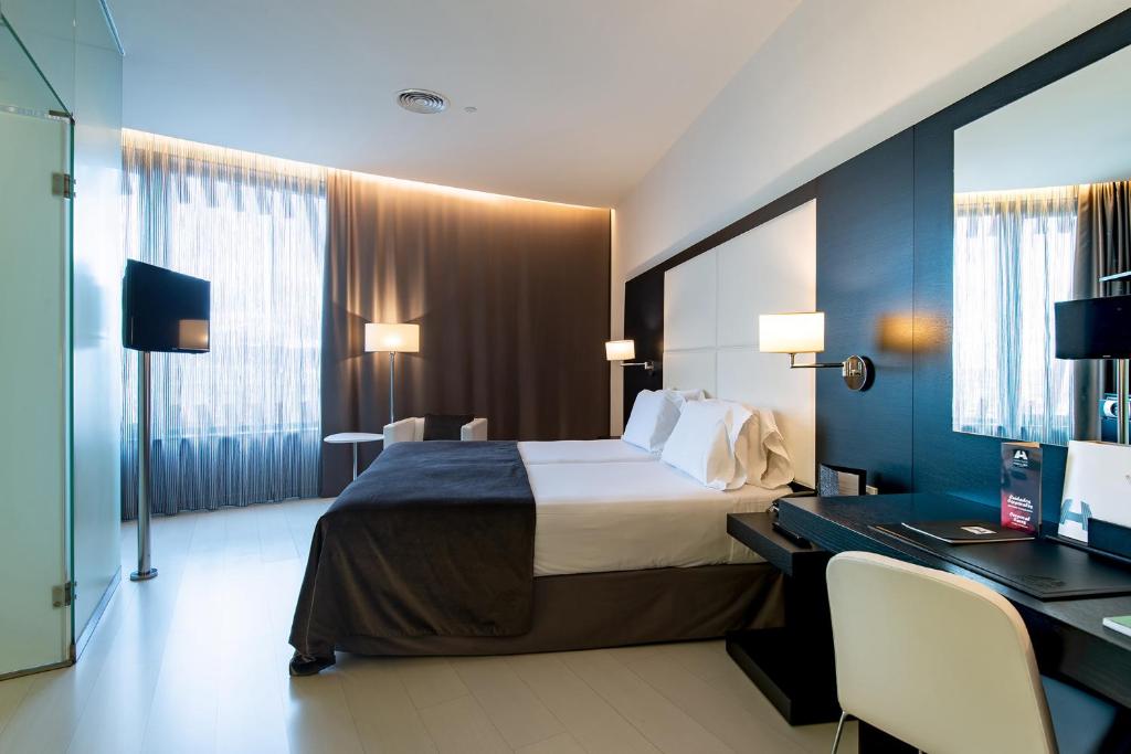 מיטה או מיטות בחדר ב-Hotel Porta Fira 4* Sup