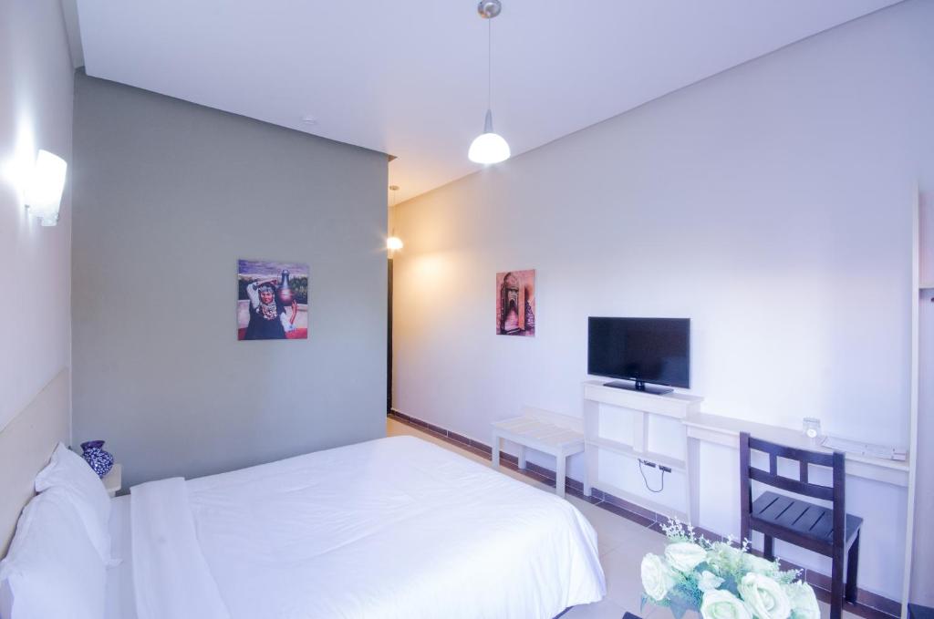 TV a/nebo společenská místnost v ubytování INOU Hotel