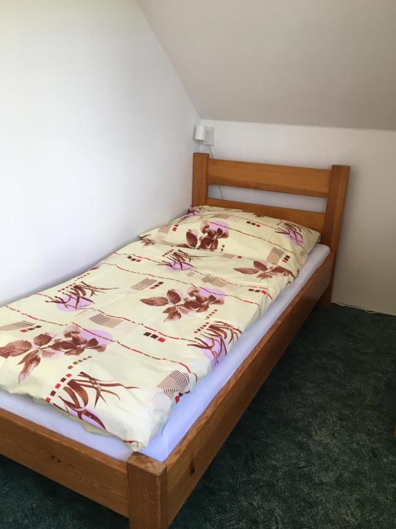 Postel nebo postele na pokoji v ubytování Penzion Hvozd